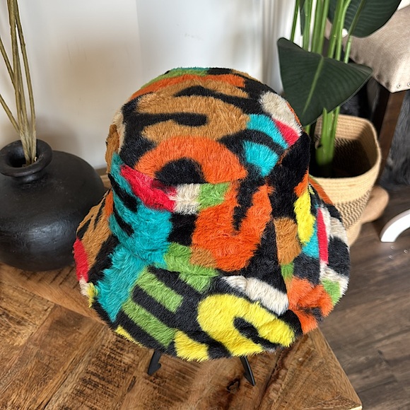 NWT🦄🌈Faux Fur Multi-colored Bucket Hat🌈🦄 - Picture 3 of 11